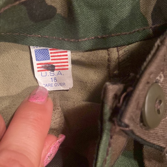Camo pants fit size 1 - Picture 3 of 4